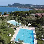 Mezzaluna Diretta A Con Piscina * Raffa