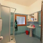 Mezzaluna Diretta A Con Piscina Raffa