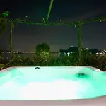 Mezzaluna Diretta A Con Piscina Hébergement de vacances *