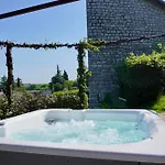 Hébergement de vacances Mezzaluna Diretta A Con Piscina *