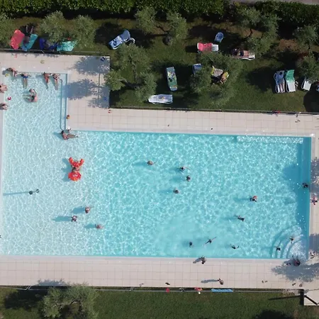 Mezzaluna Diretta A Con Piscina * Raffa