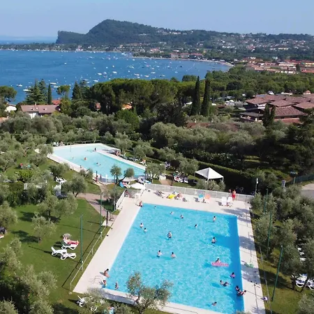 Mezzaluna Diretta A Con Piscina * Raffa