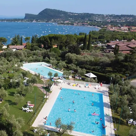Mezzaluna Diretta A Con Piscina * Raffa