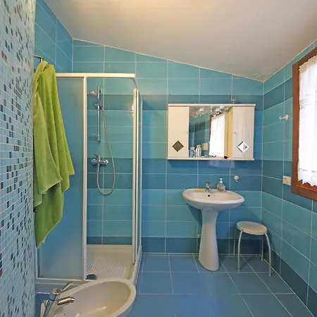 Mezzaluna Diretta A Con Piscina